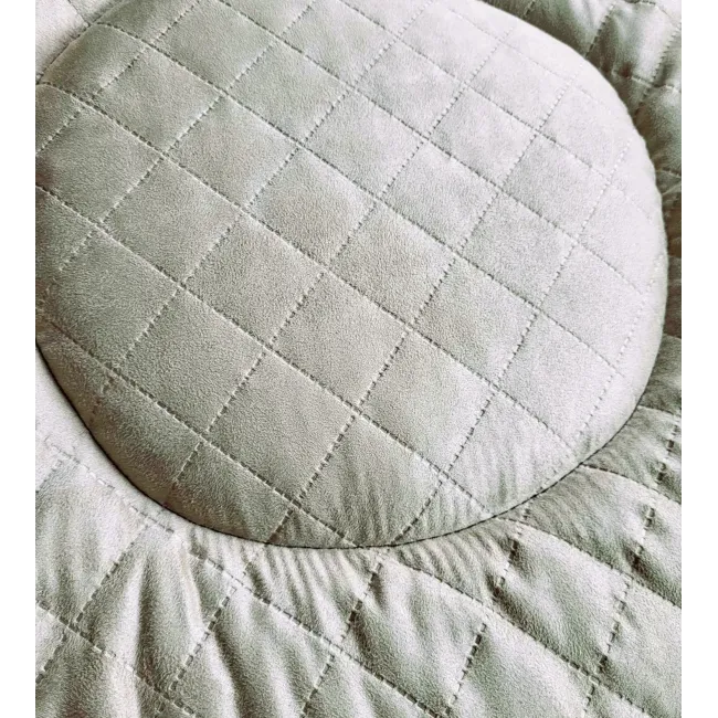 Plaid ouatiné rond.