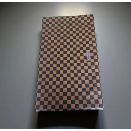 Tapis pour gamelle simili cuir damier.