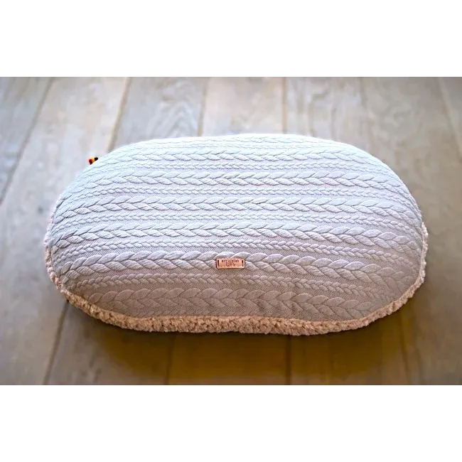 Coussin oval.
